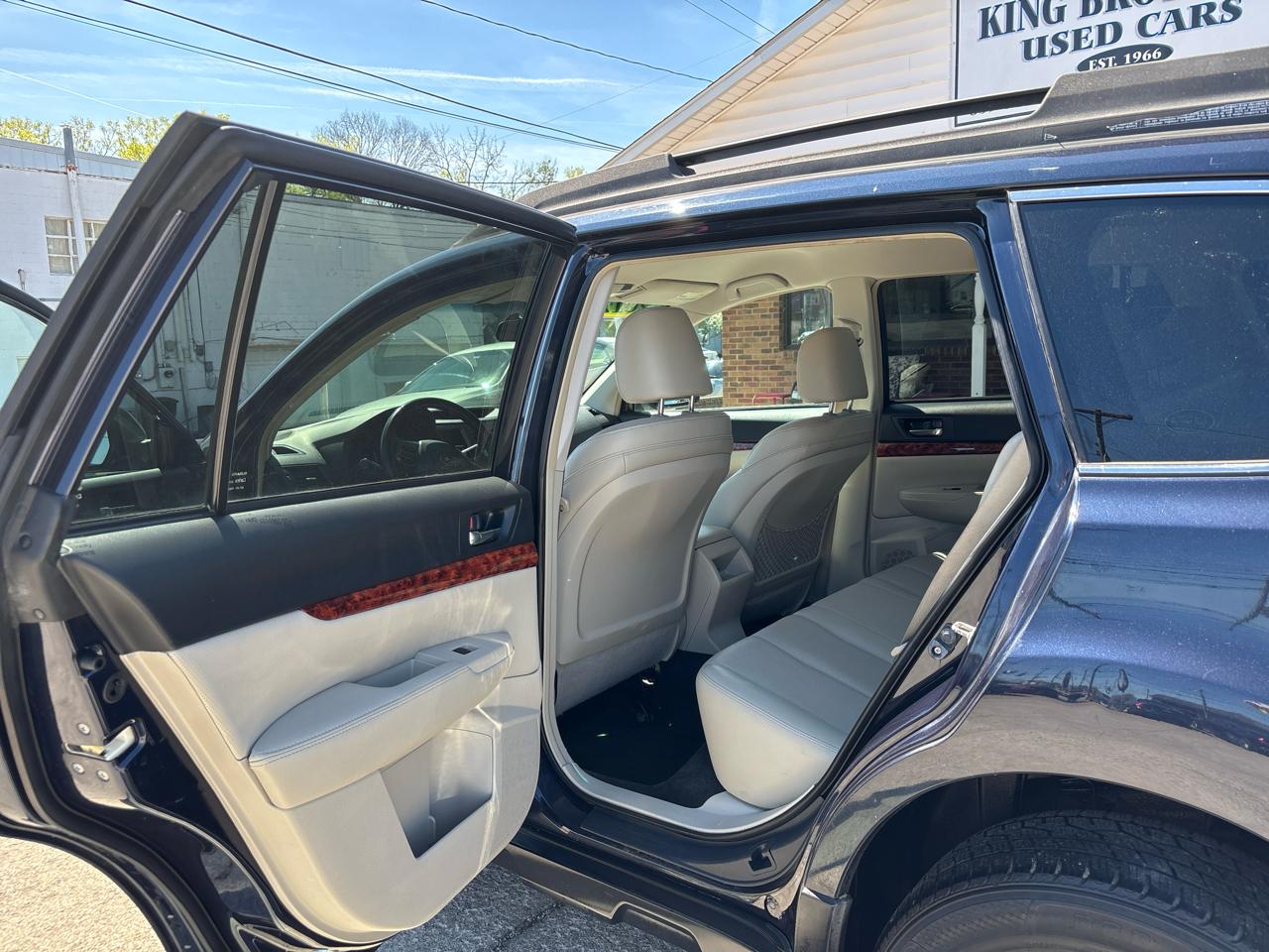 Subaru Outback 4dr Wgn H4 Auto 2.5i Limited 2012