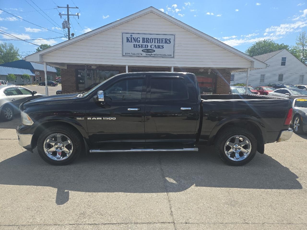 RAM 1500 4WD Crew Cab 140.5" Laramie 2012