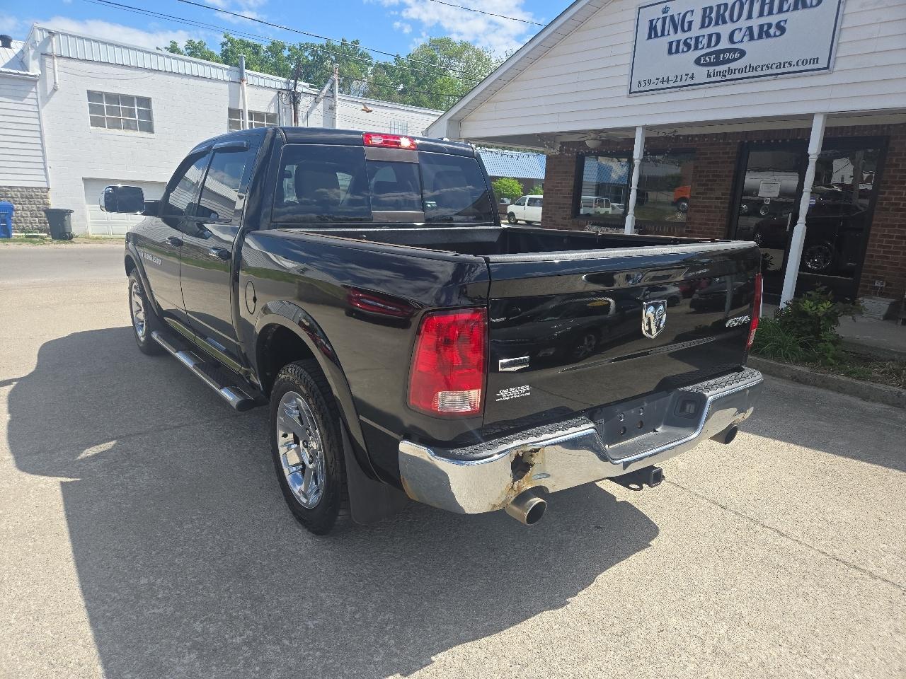RAM 1500 4WD Crew Cab 140.5" Laramie 2012