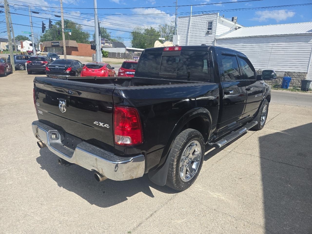 RAM 1500 4WD Crew Cab 140.5" Laramie 2012