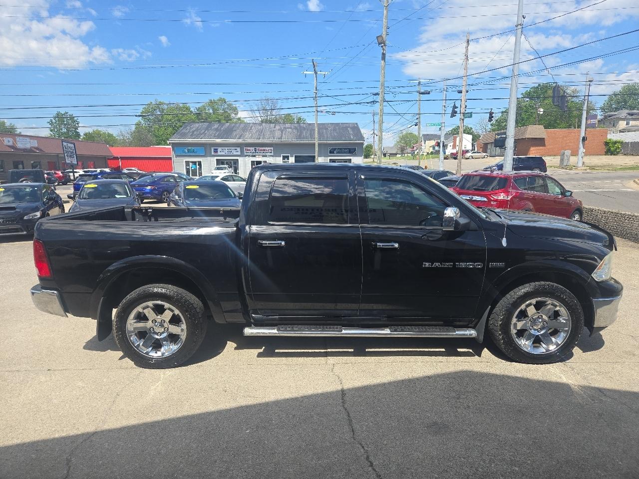RAM 1500 4WD Crew Cab 140.5" Laramie 2012