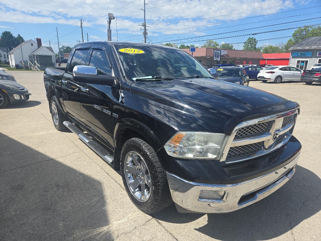 RAM 1500 4WD Crew Cab 140.5" Laramie 2012