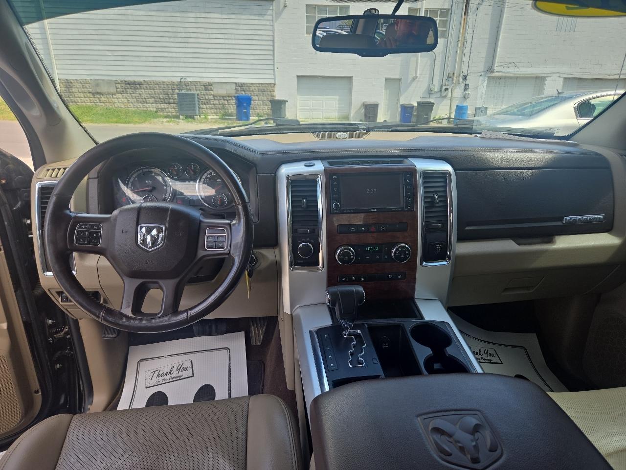 RAM 1500 4WD Crew Cab 140.5" Laramie 2012