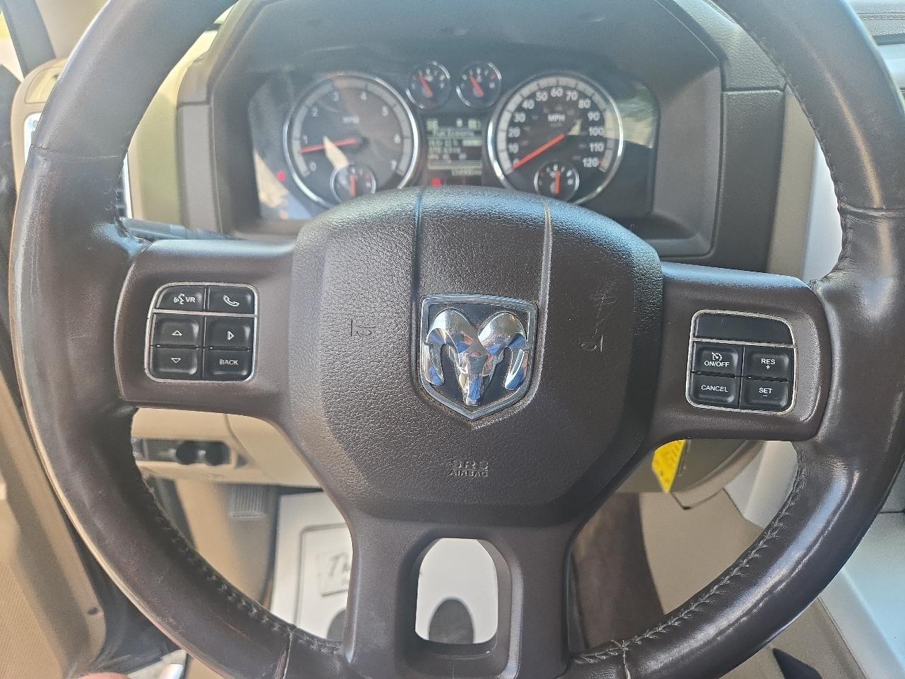 RAM 1500 4WD Crew Cab 140.5" Laramie 2012