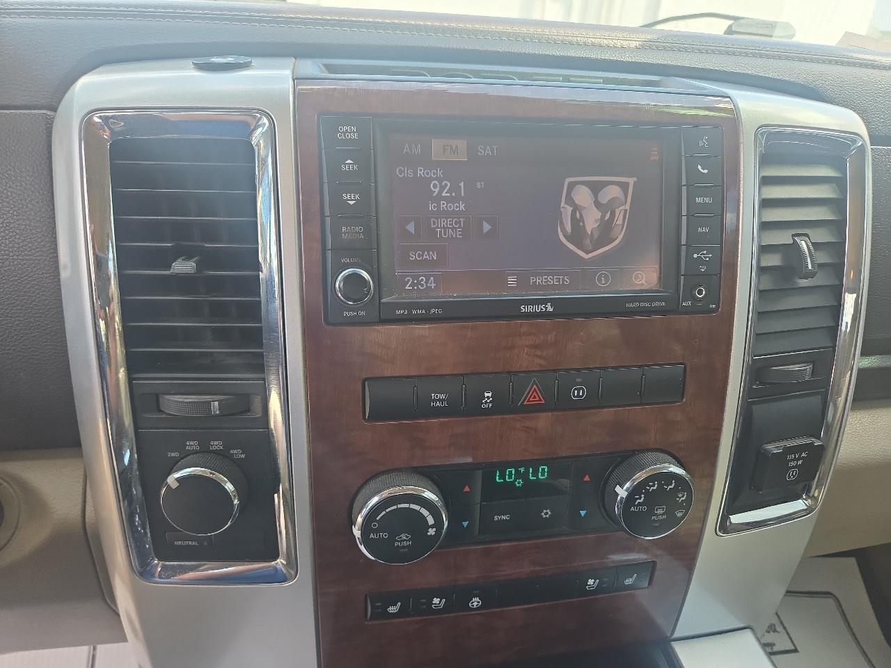 RAM 1500 4WD Crew Cab 140.5" Laramie 2012