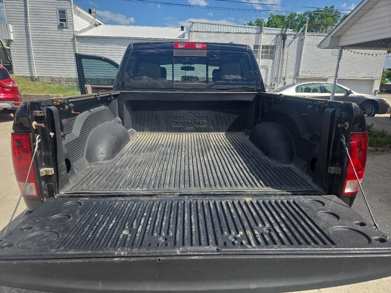 RAM 1500 4WD Crew Cab 140.5" Laramie 2012