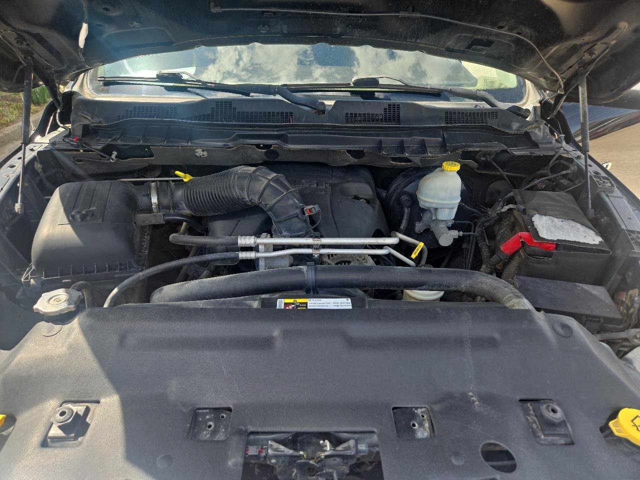 RAM 1500 4WD Crew Cab 140.5" Laramie 2012