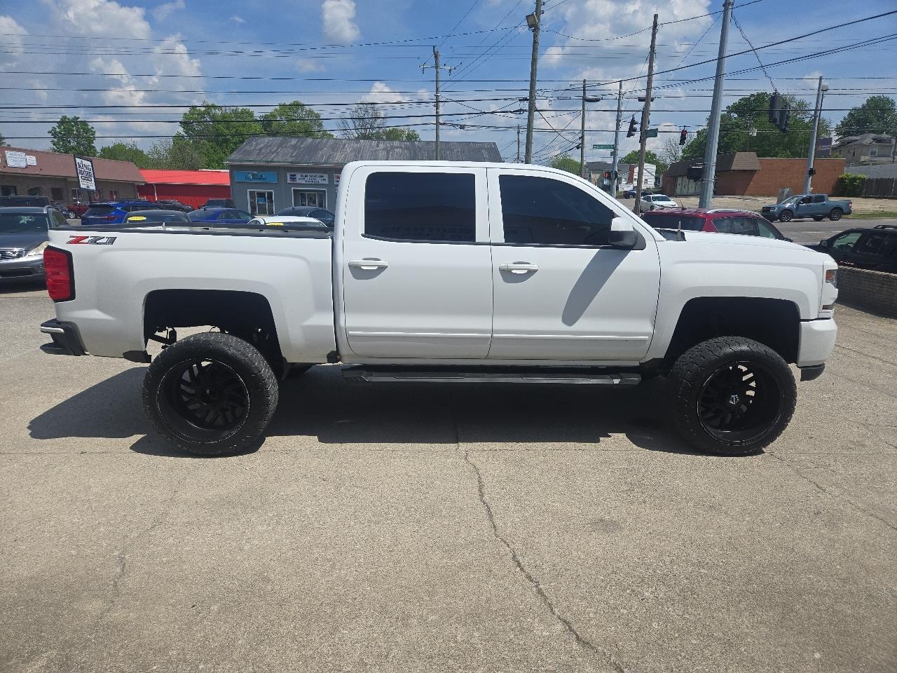 Chevrolet Silverado 1500 4WD Crew Cab 143.5" LT w/2LT 2018
