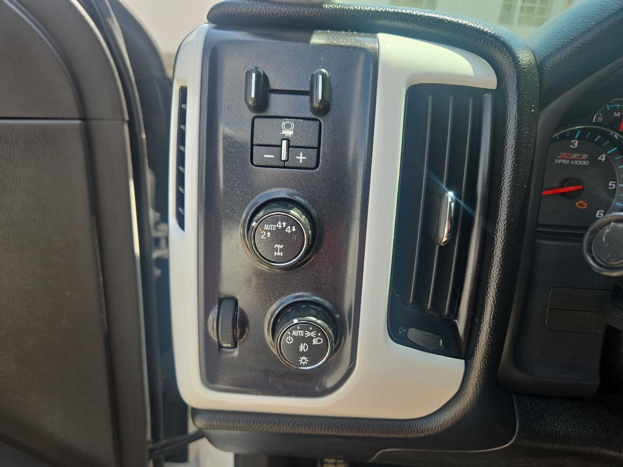 Chevrolet Silverado 1500 4WD Crew Cab 143.5" LT w/2LT 2018