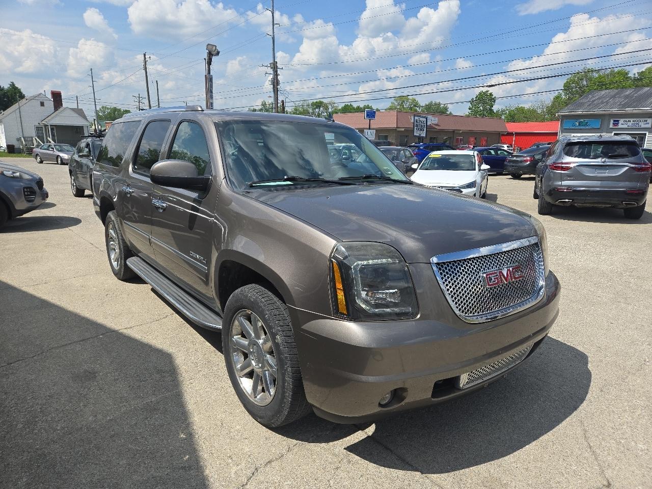GMC Yukon XL AWD 4dr 1500 Denali 2012