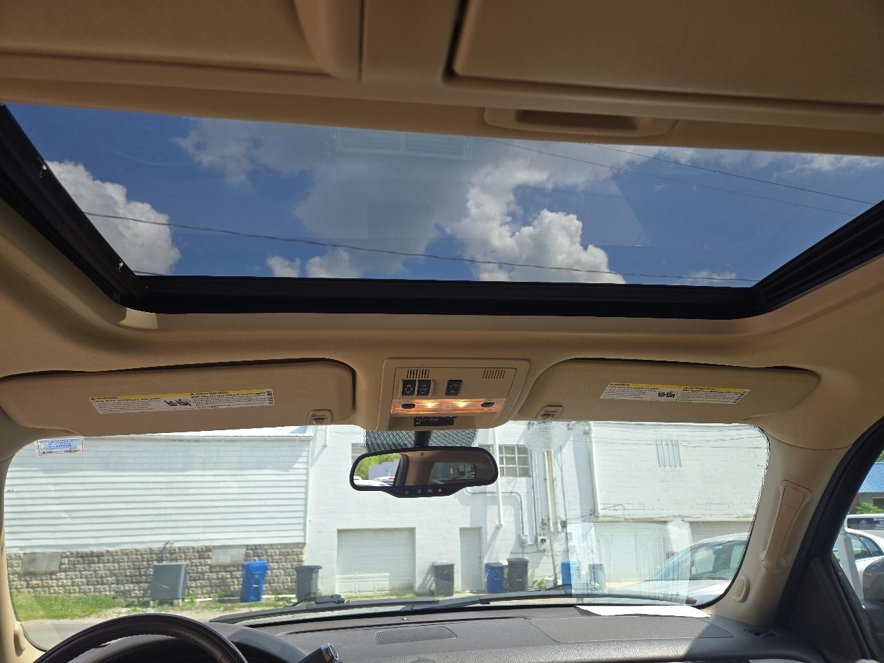 GMC Yukon XL AWD 4dr 1500 Denali 2012