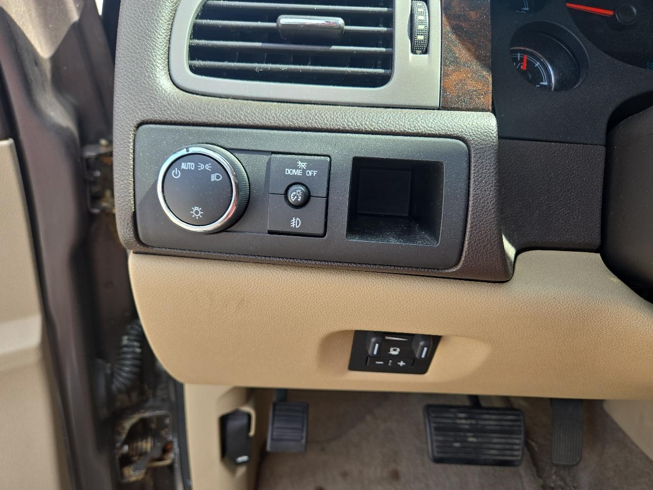 GMC Yukon XL AWD 4dr 1500 Denali 2012