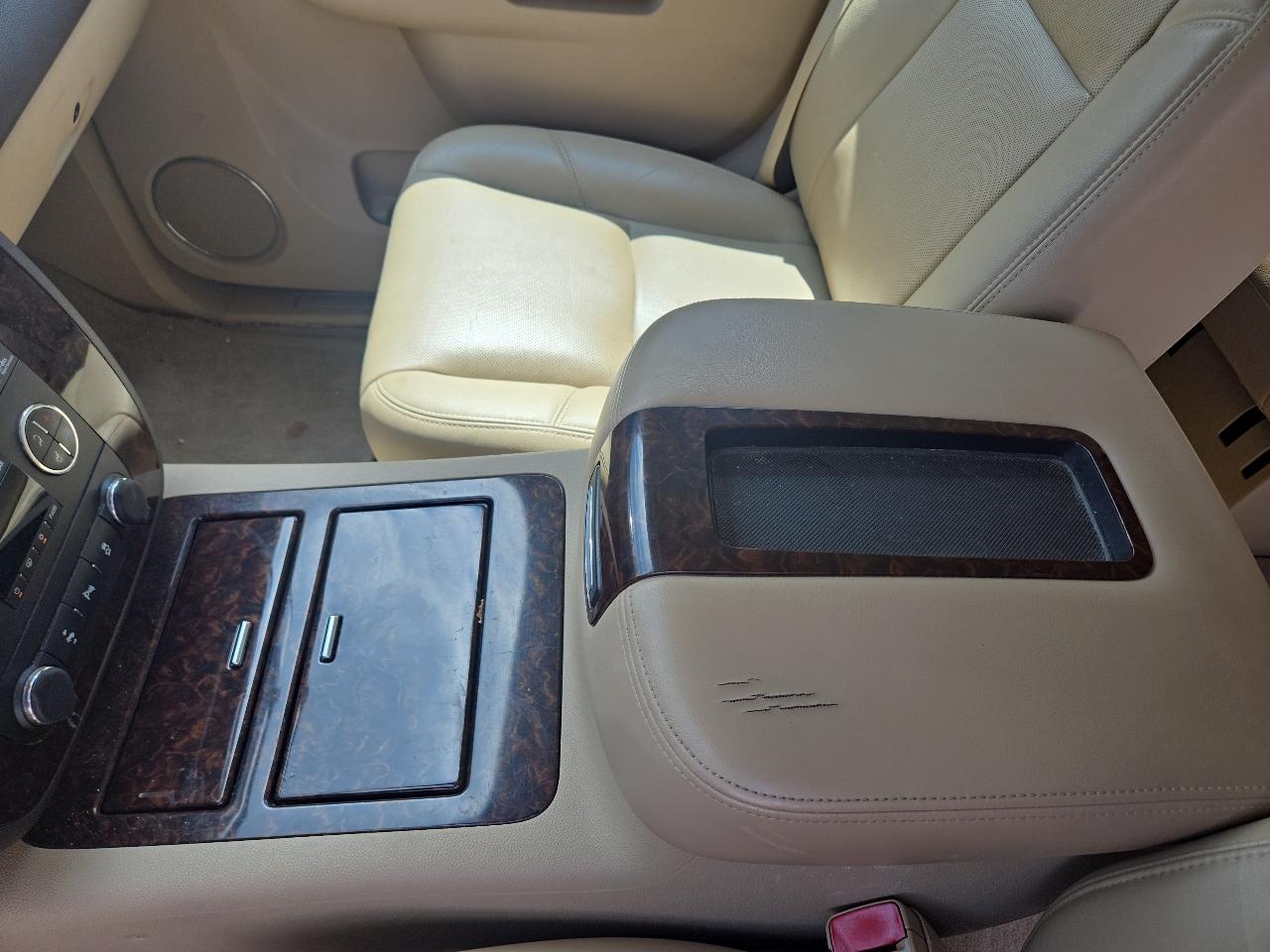 GMC Yukon XL AWD 4dr 1500 Denali 2012