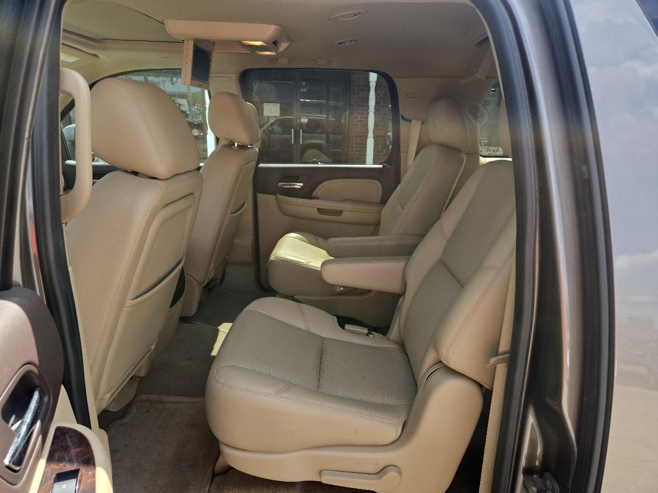 GMC Yukon XL AWD 4dr 1500 Denali 2012