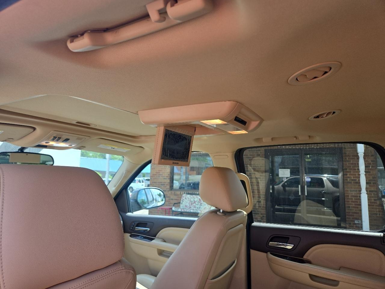 GMC Yukon XL AWD 4dr 1500 Denali 2012