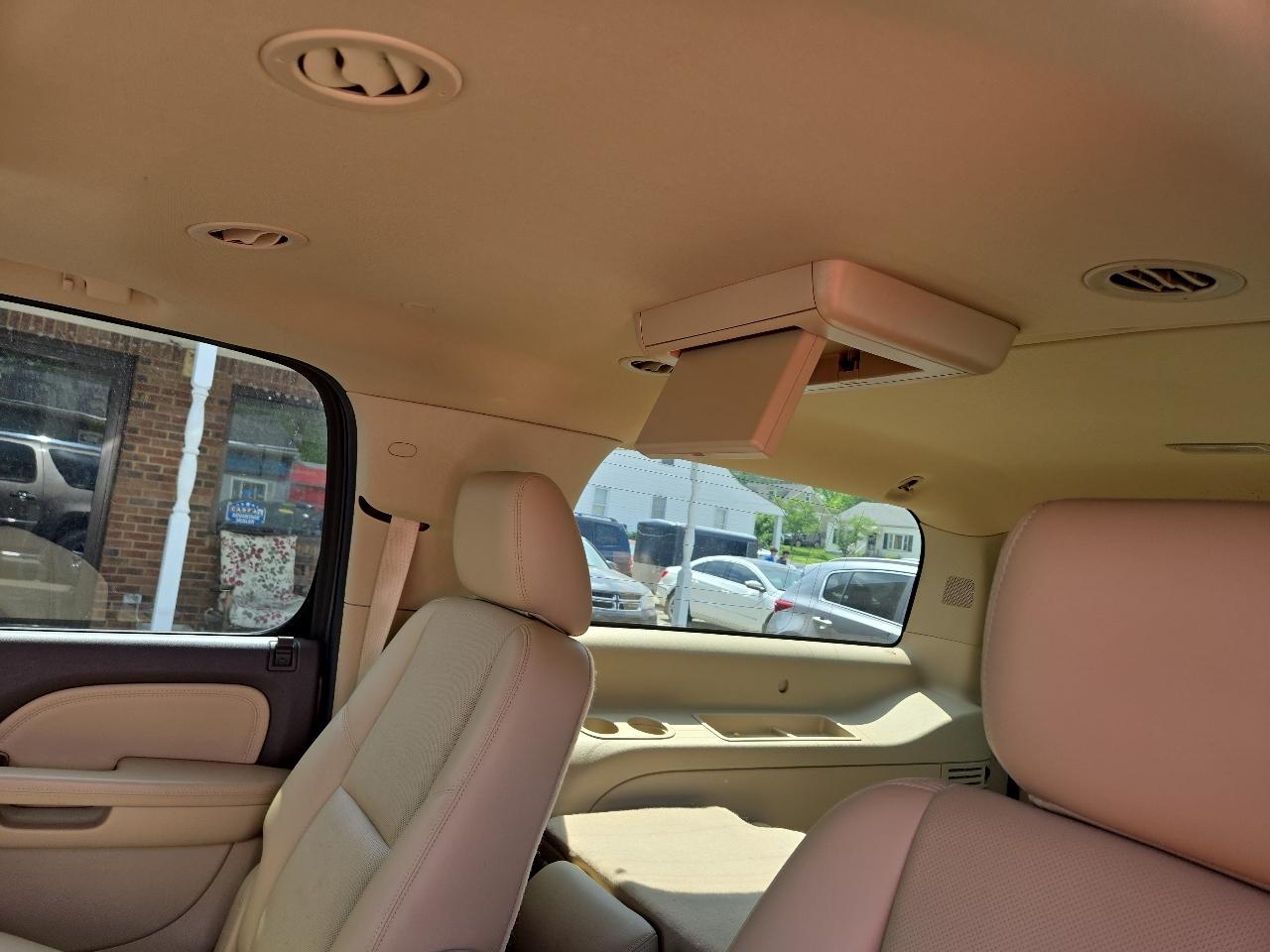 GMC Yukon XL AWD 4dr 1500 Denali 2012