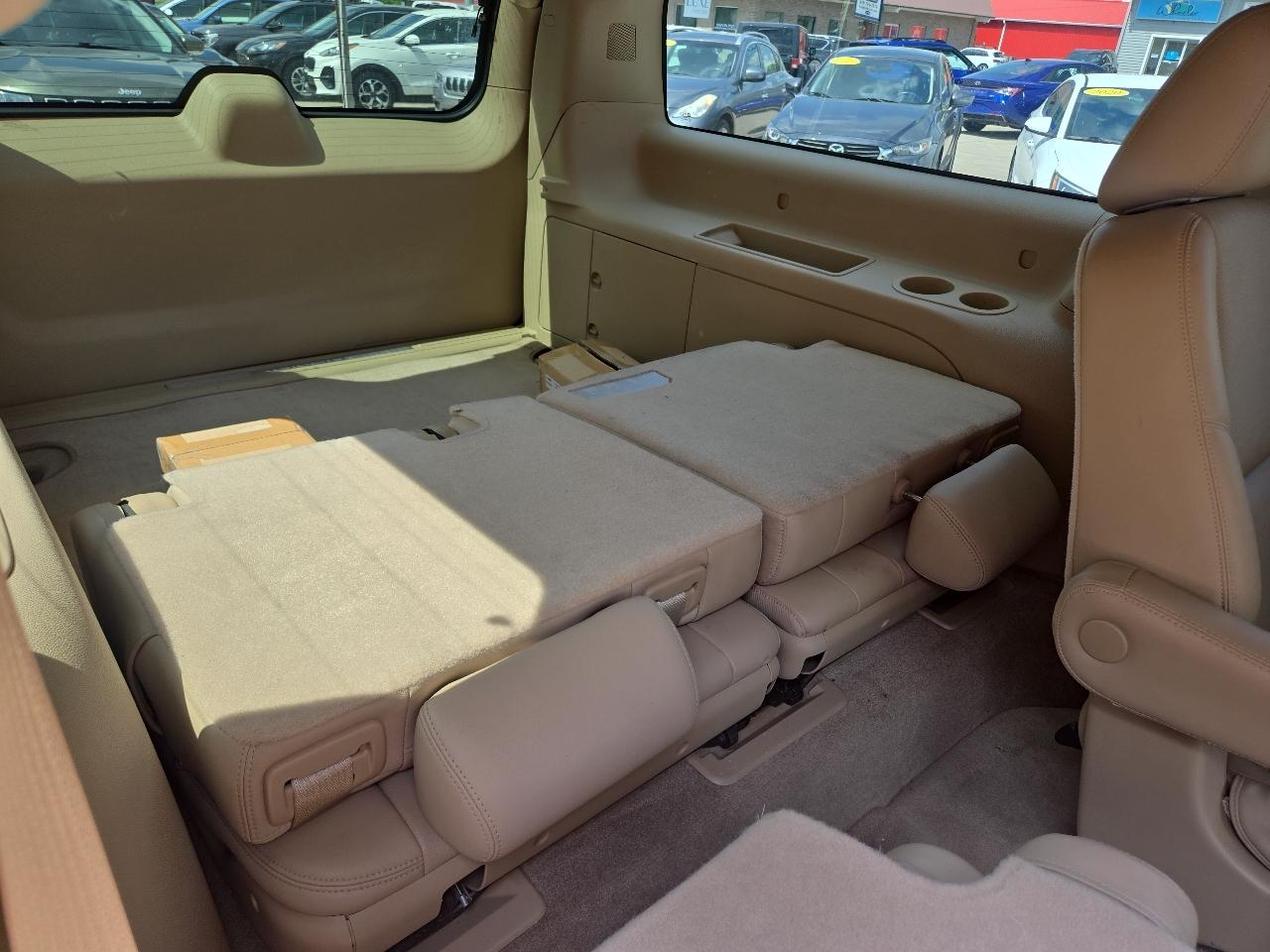 GMC Yukon XL AWD 4dr 1500 Denali 2012