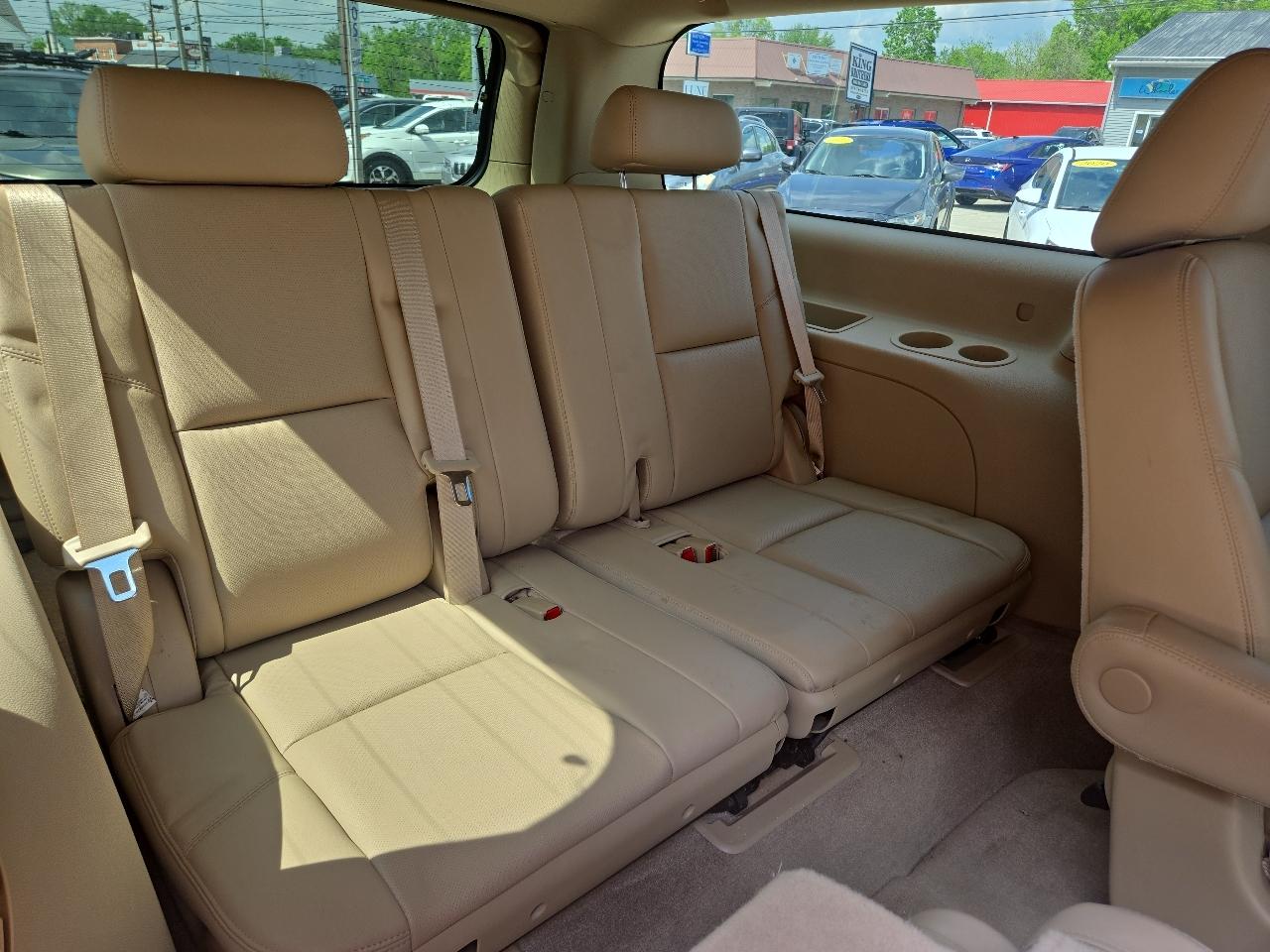 GMC Yukon XL AWD 4dr 1500 Denali 2012