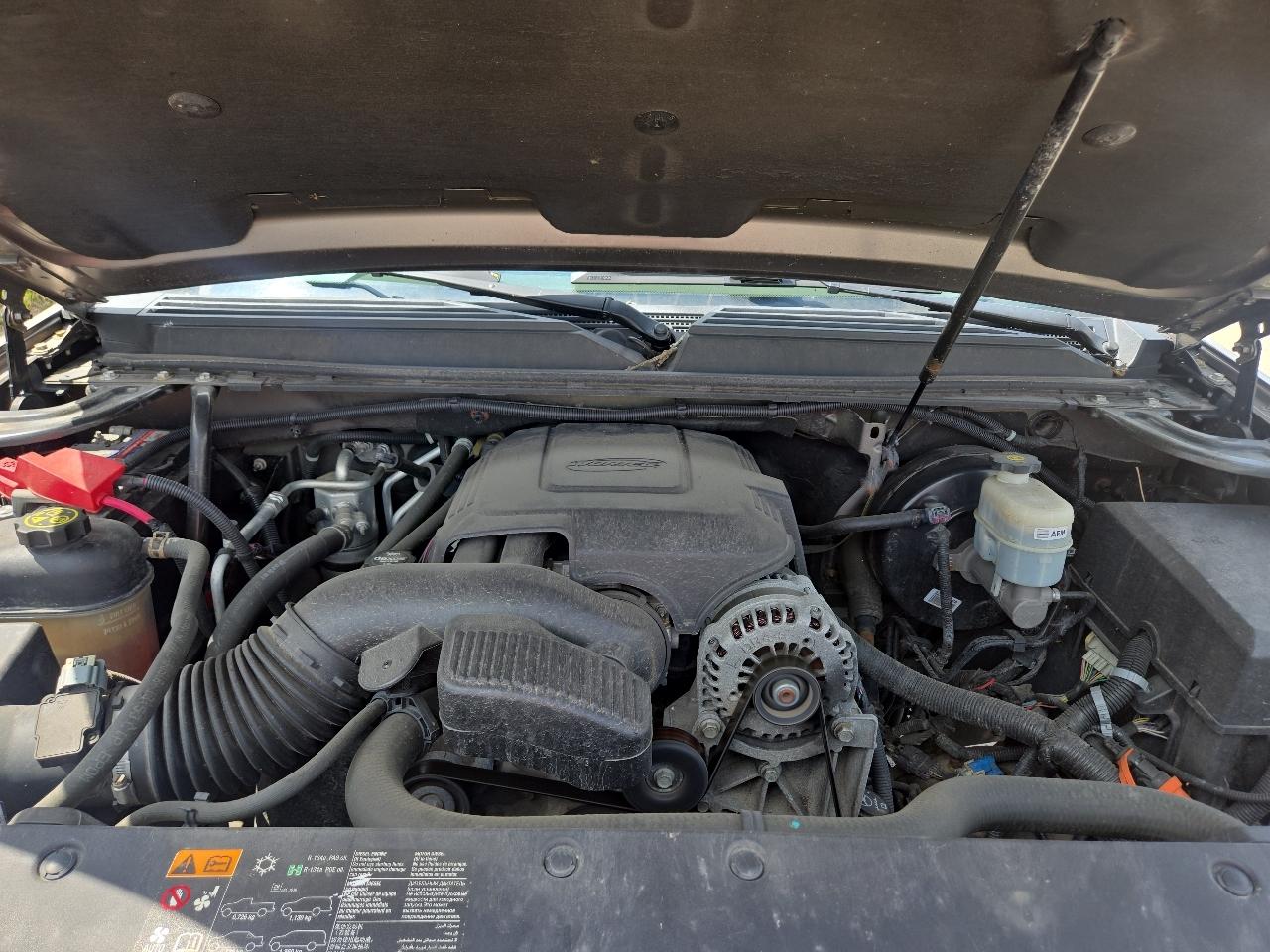 GMC Yukon XL AWD 4dr 1500 Denali 2012