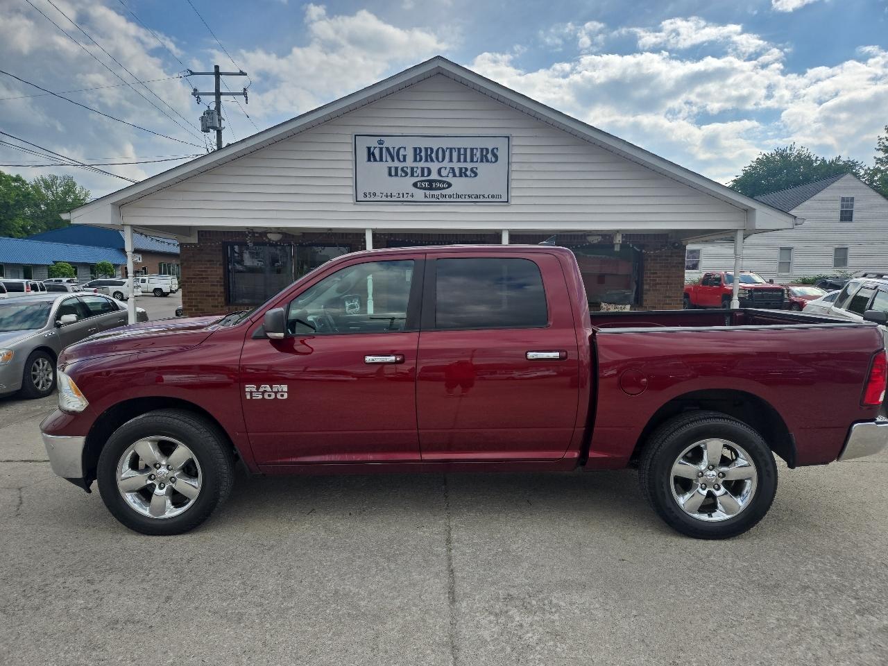 RAM 1500 Big Horn 4x4 Crew Cab 5'7" Box 2017