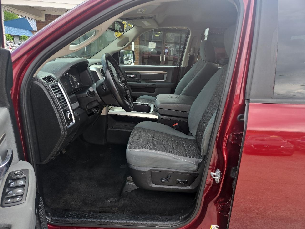 RAM 1500 Big Horn 4x4 Crew Cab 5'7" Box 2017
