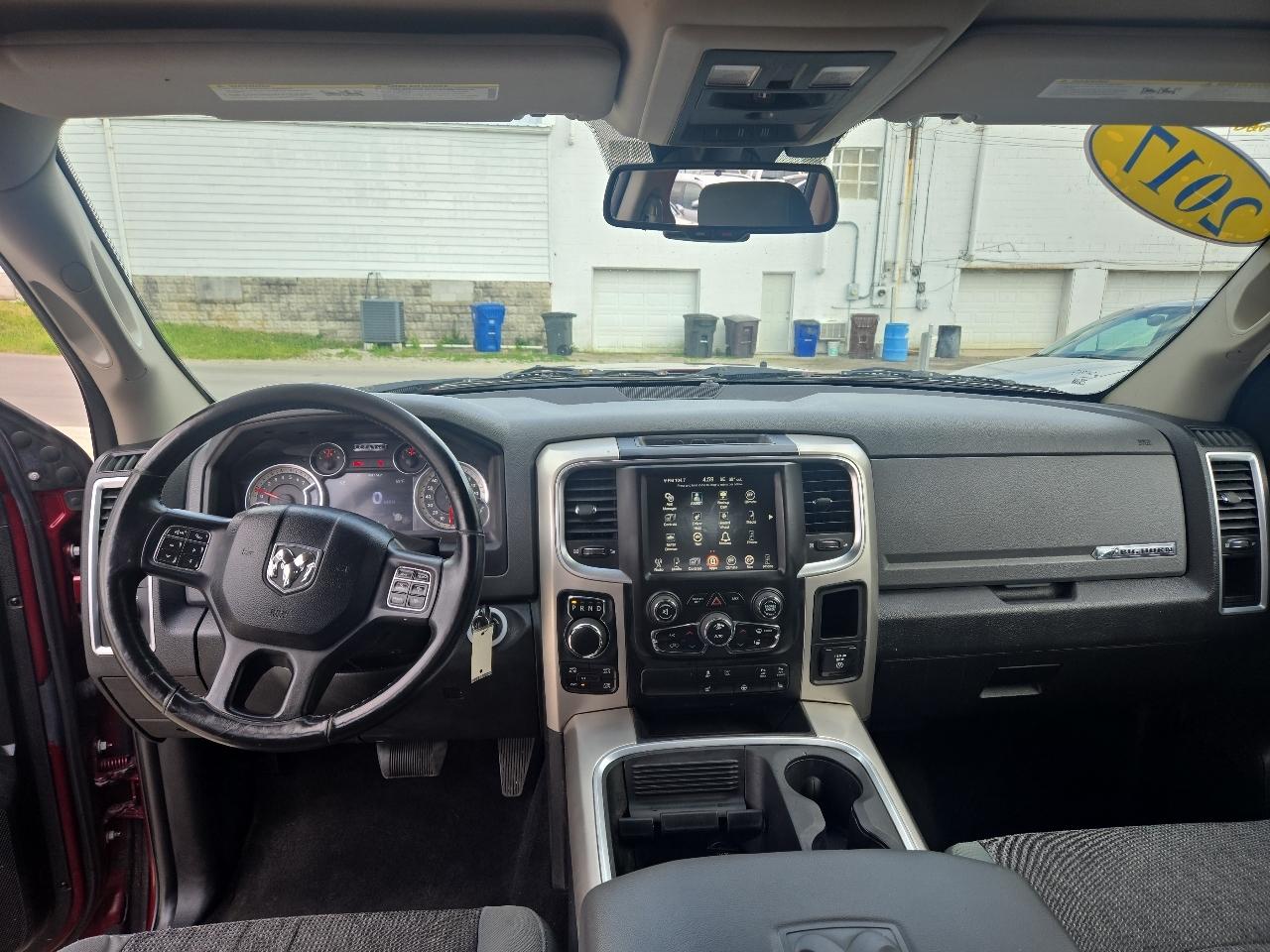 RAM 1500 Big Horn 4x4 Crew Cab 5'7" Box 2017