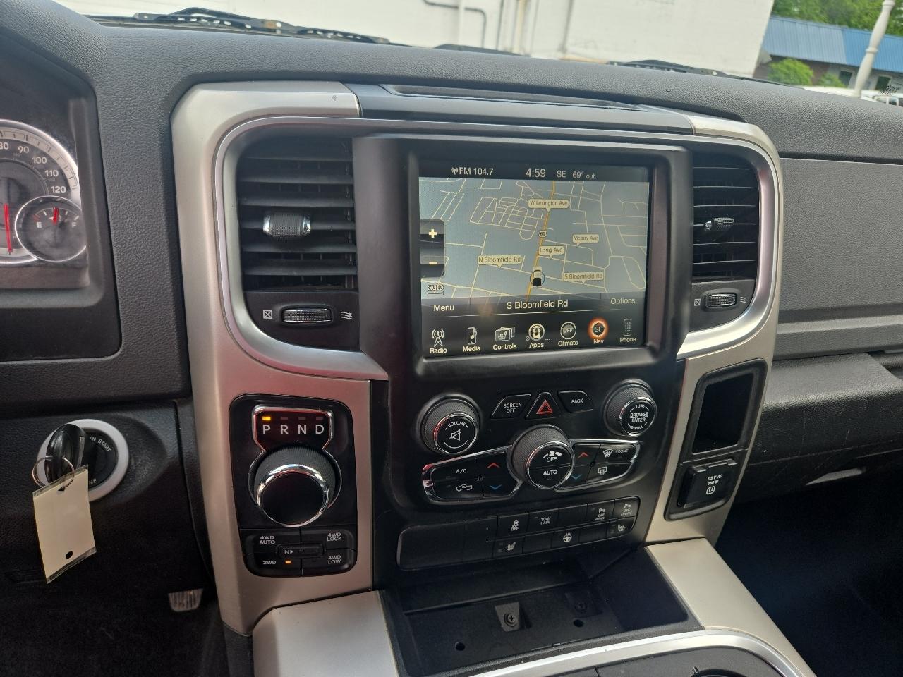 RAM 1500 Big Horn 4x4 Crew Cab 5'7" Box 2017
