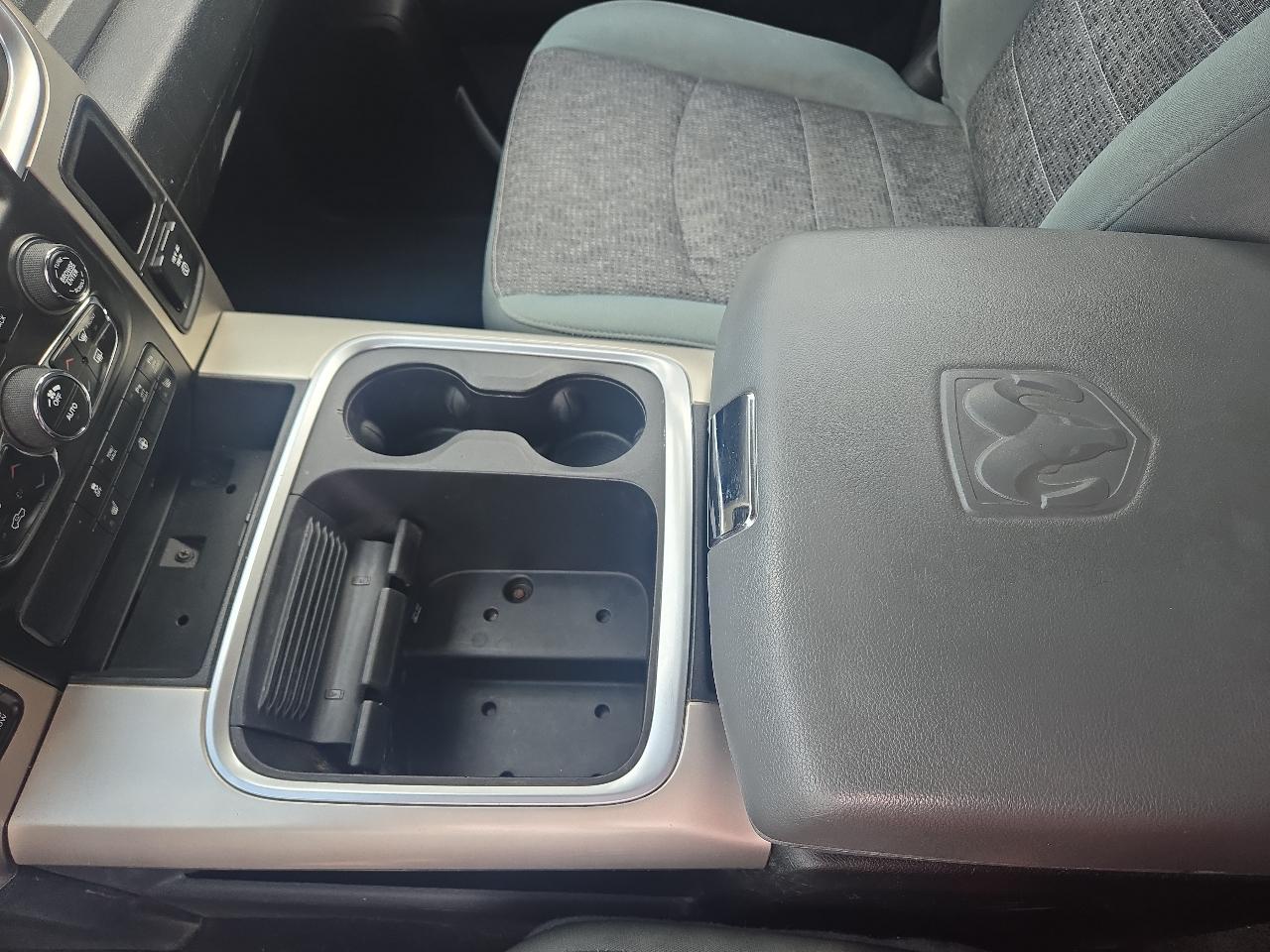 RAM 1500 Big Horn 4x4 Crew Cab 5'7" Box 2017