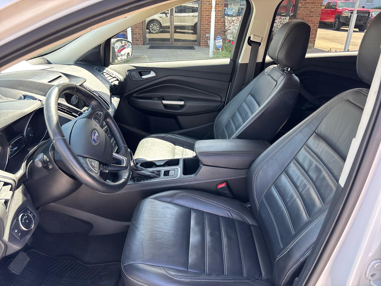 Ford Escape Titanium 4WD 2017