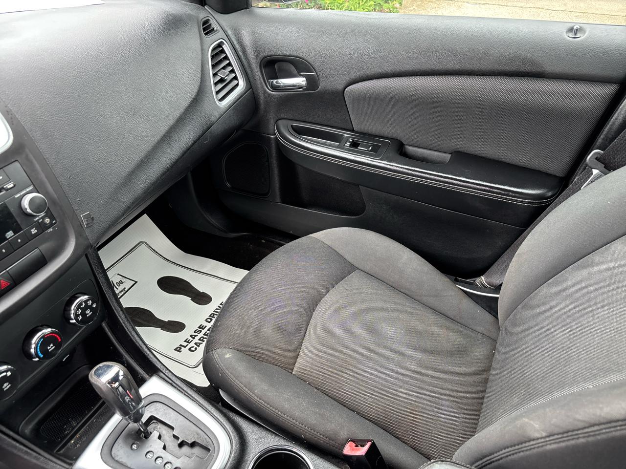 Dodge Avenger 4dr Sdn SE 2012