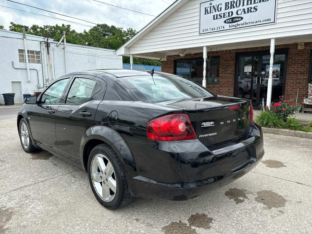Dodge Avenger 4dr Sdn SE 2012