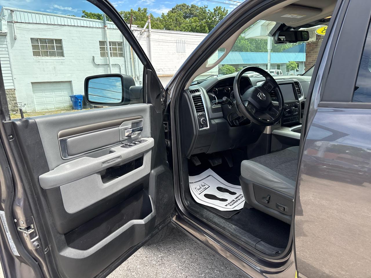 RAM 1500 Big Horn 4x4 Crew Cab 5'7" Box 2018