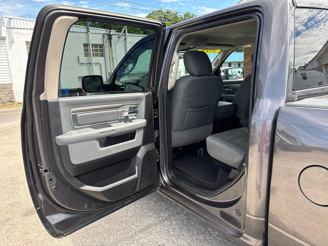 RAM 1500 Big Horn 4x4 Crew Cab 5'7" Box 2018