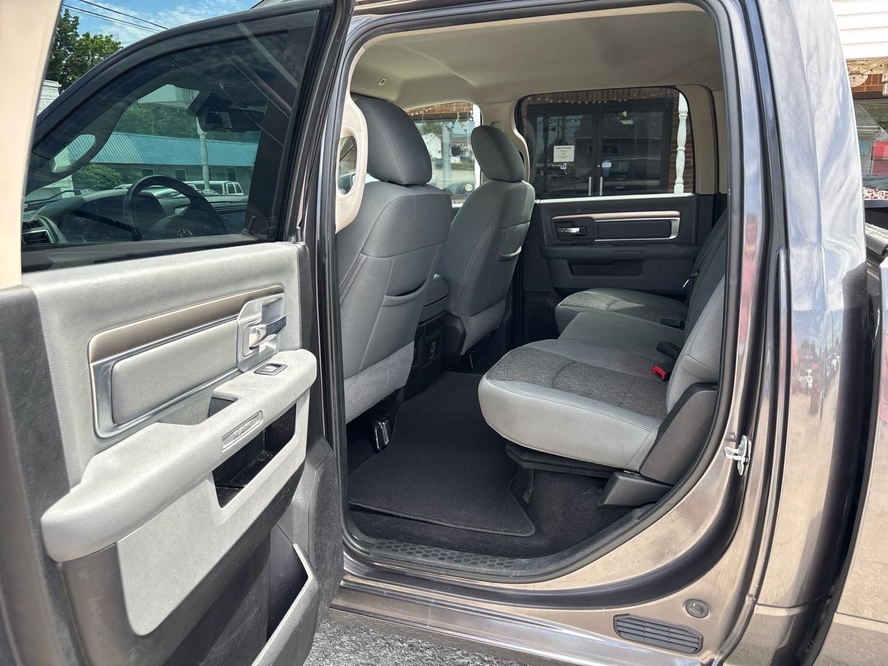 RAM 1500 Big Horn 4x4 Crew Cab 5'7" Box 2018