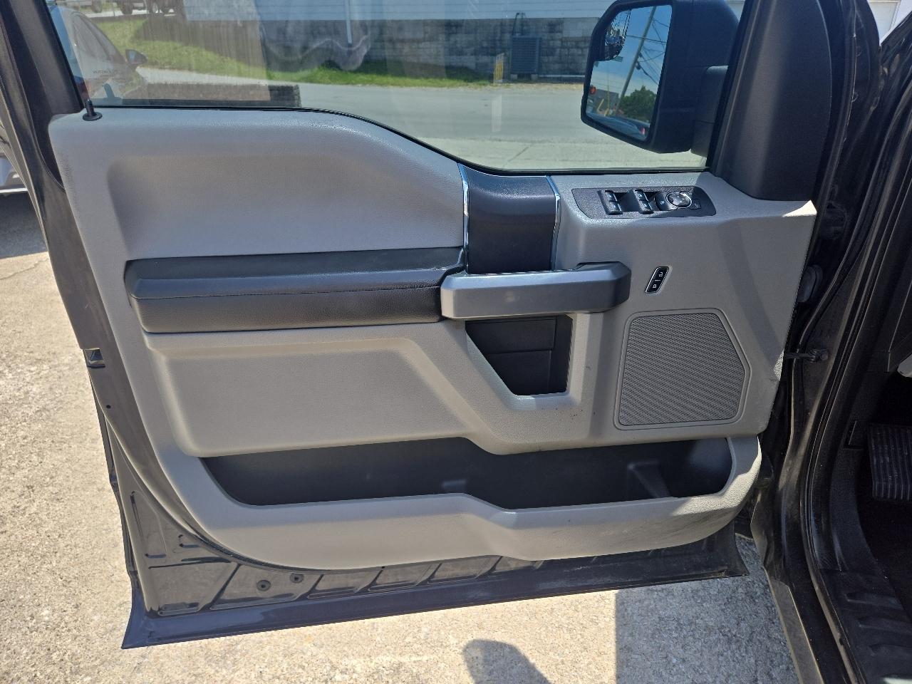 Ford F-150 2WD SuperCrew 145" XLT 2018
