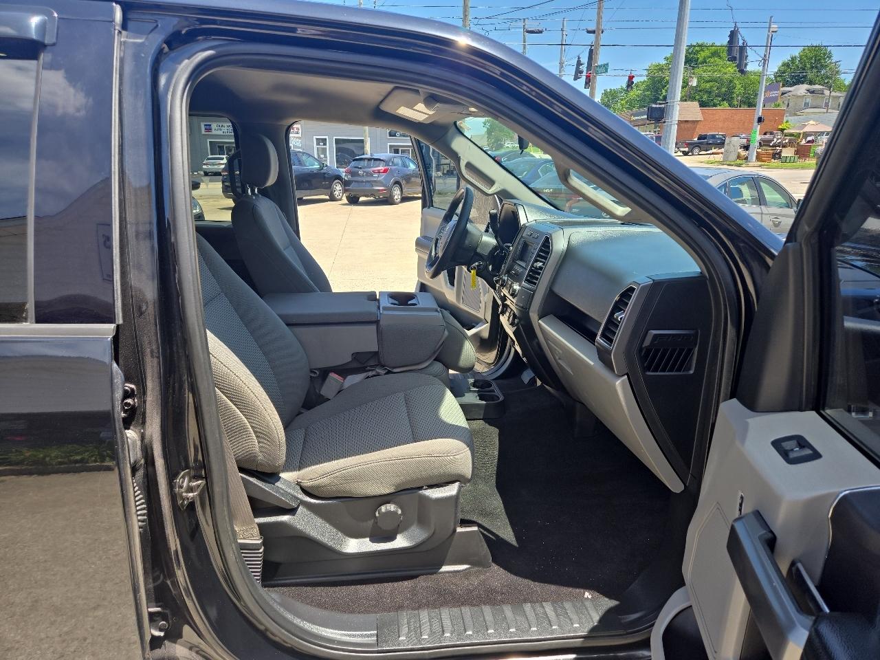 Ford F-150 2WD SuperCrew 145" XLT 2018
