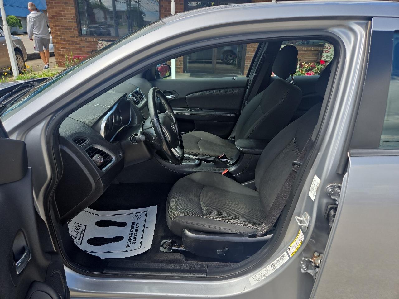 Dodge Avenger 4dr Sdn SXT 2013