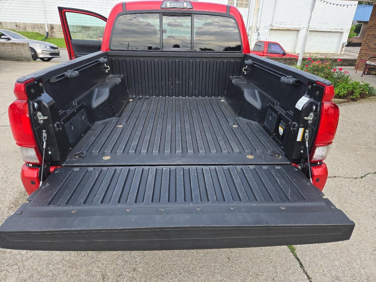 Toyota Tacoma 4WD Double Cab V6 AT TRD Off Road (Natl) 2016