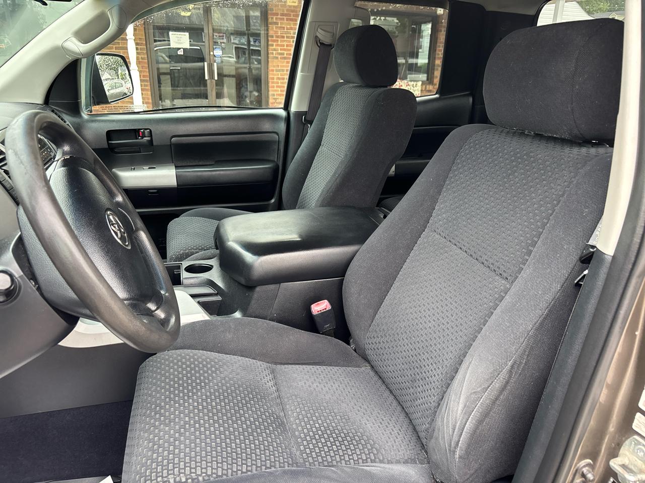Toyota Tundra 4WD Truck Dbl 5.7L V8 6-Spd AT (Natl) 2008