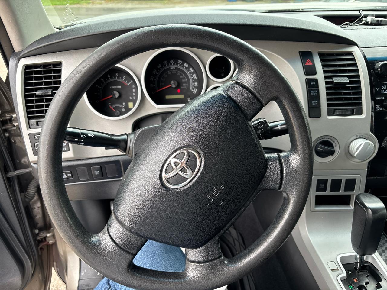 Toyota Tundra 4WD Truck Dbl 5.7L V8 6-Spd AT (Natl) 2008