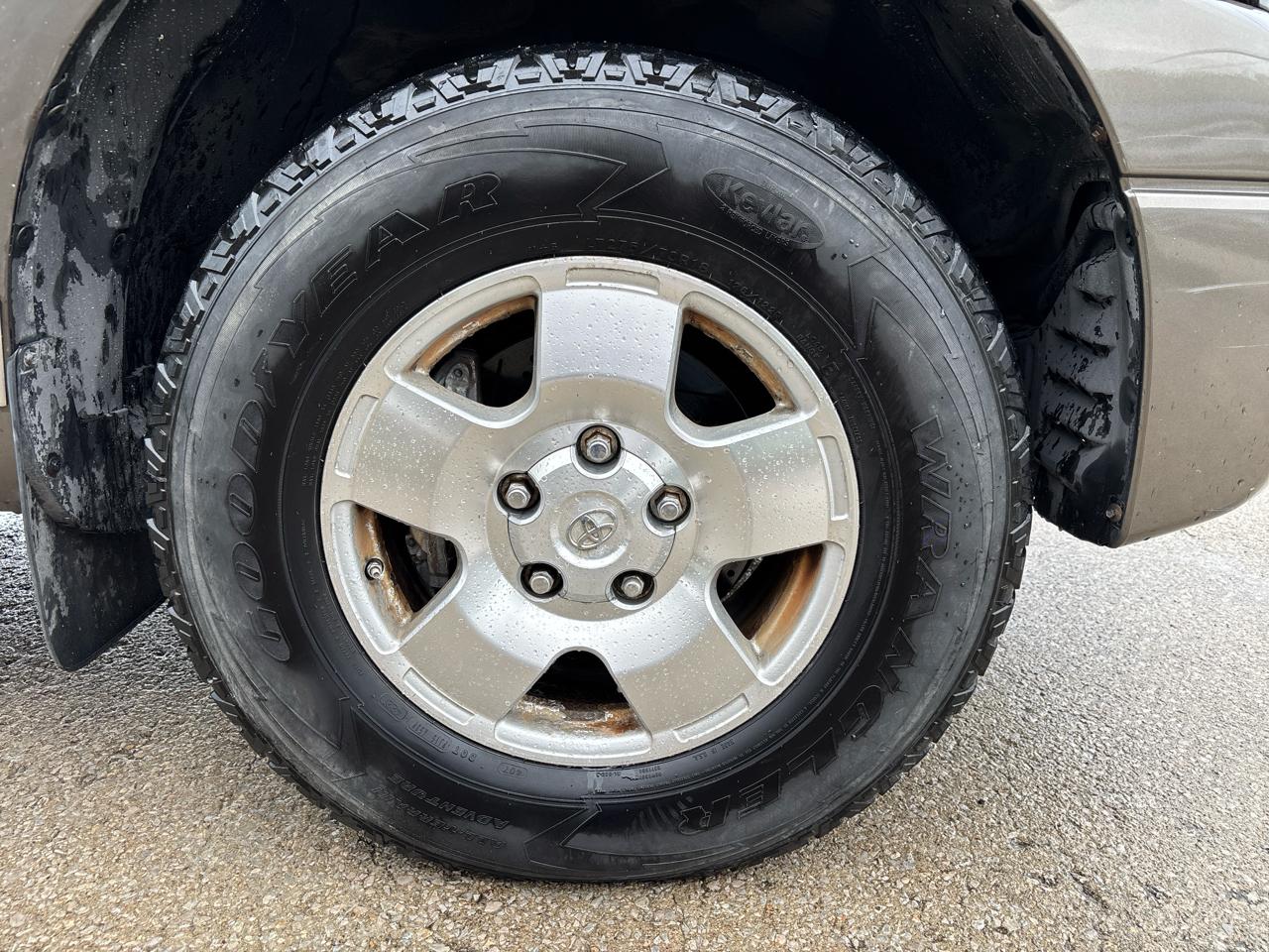 Toyota Tundra 4WD Truck Dbl 5.7L V8 6-Spd AT (Natl) 2008
