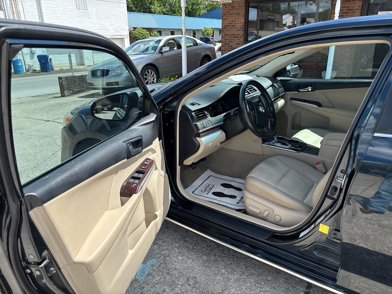 Toyota Camry 4dr Sdn V6 Auto XLE (Natl) 2012