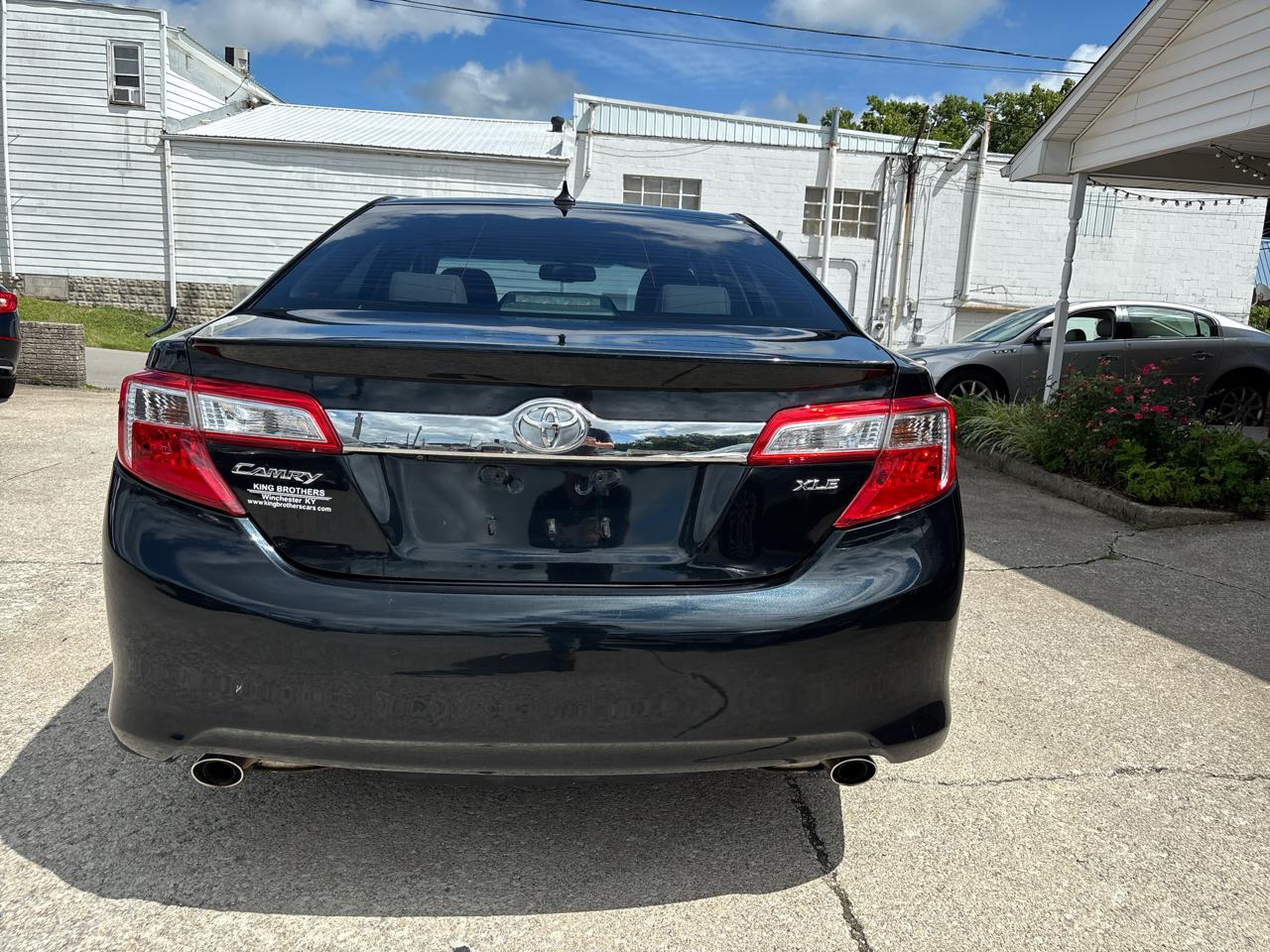 Toyota Camry 4dr Sdn V6 Auto XLE (Natl) 2012
