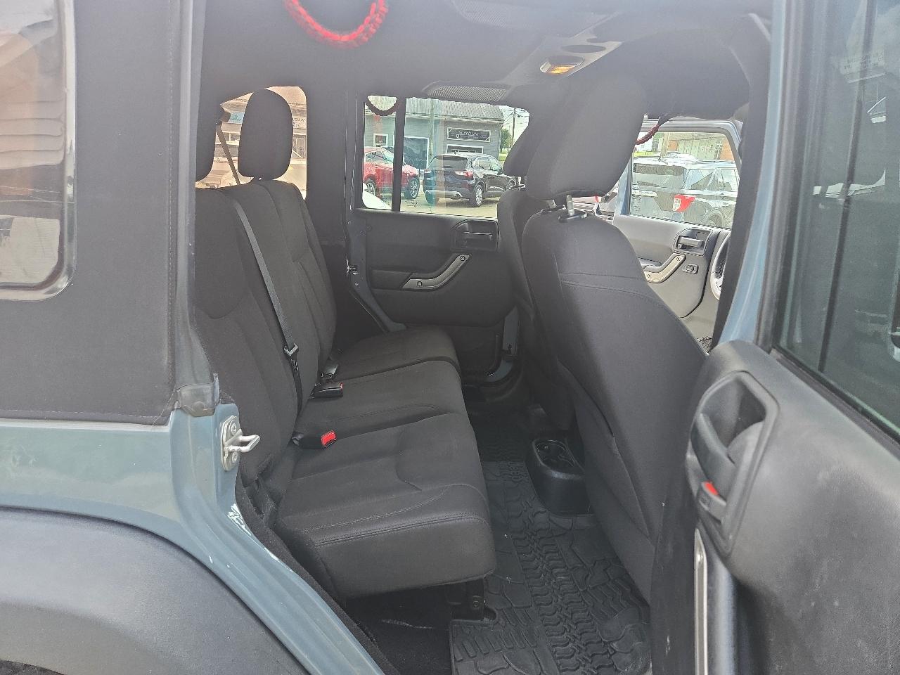 Jeep Wrangler Unlimited 4WD 4dr Sport 2015