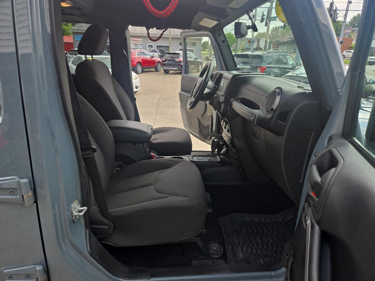 Jeep Wrangler Unlimited 4WD 4dr Sport 2015