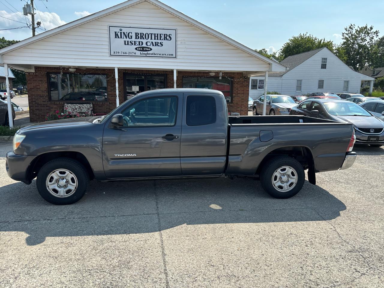 Toyota Tacoma 2WD Access I4 MT (Natl) 2010