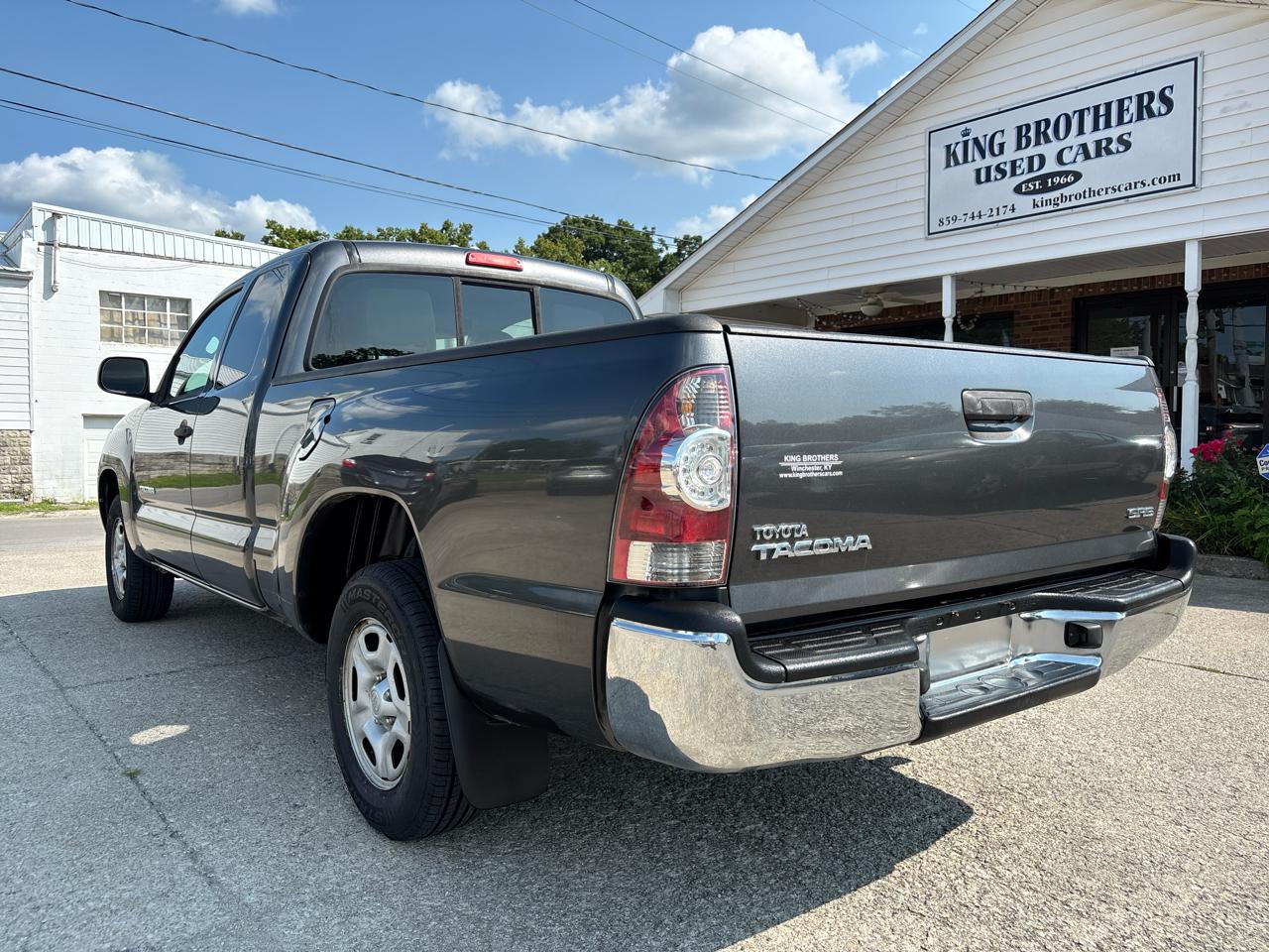 Toyota Tacoma 2WD Access I4 MT (Natl) 2010