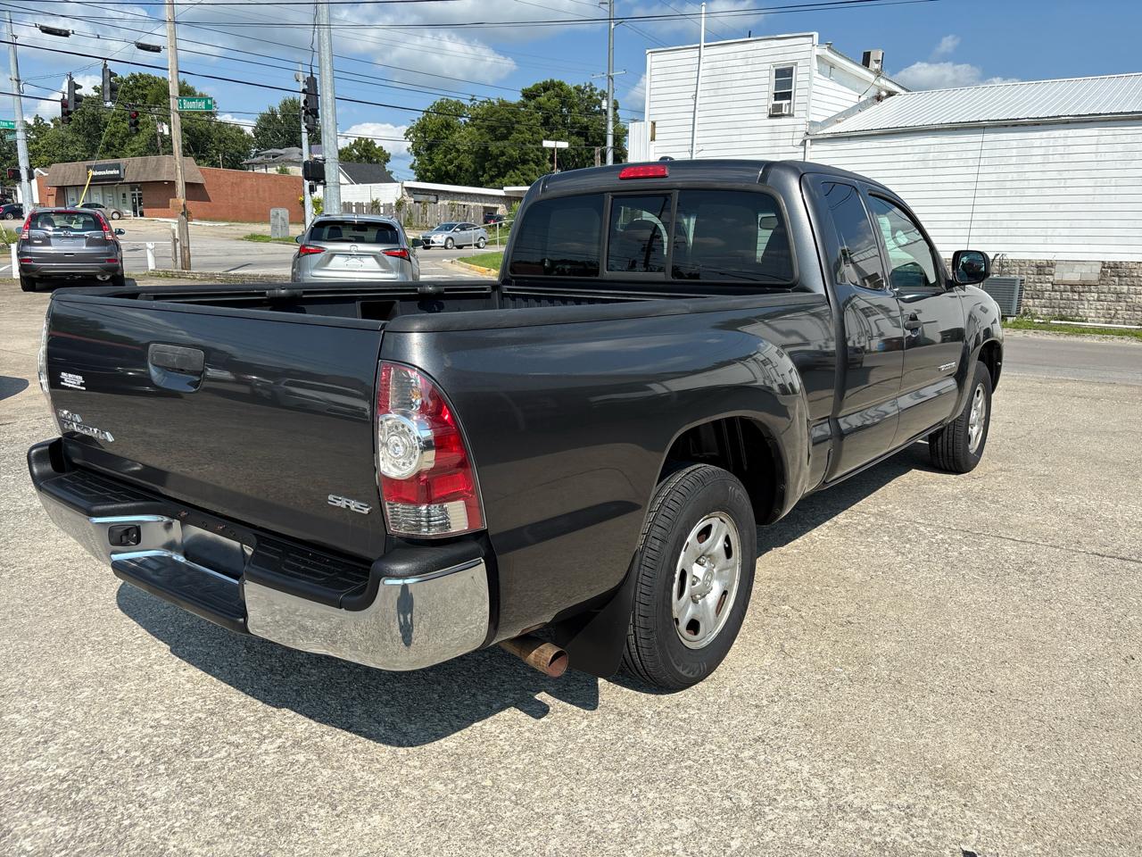 Toyota Tacoma 2WD Access I4 MT (Natl) 2010