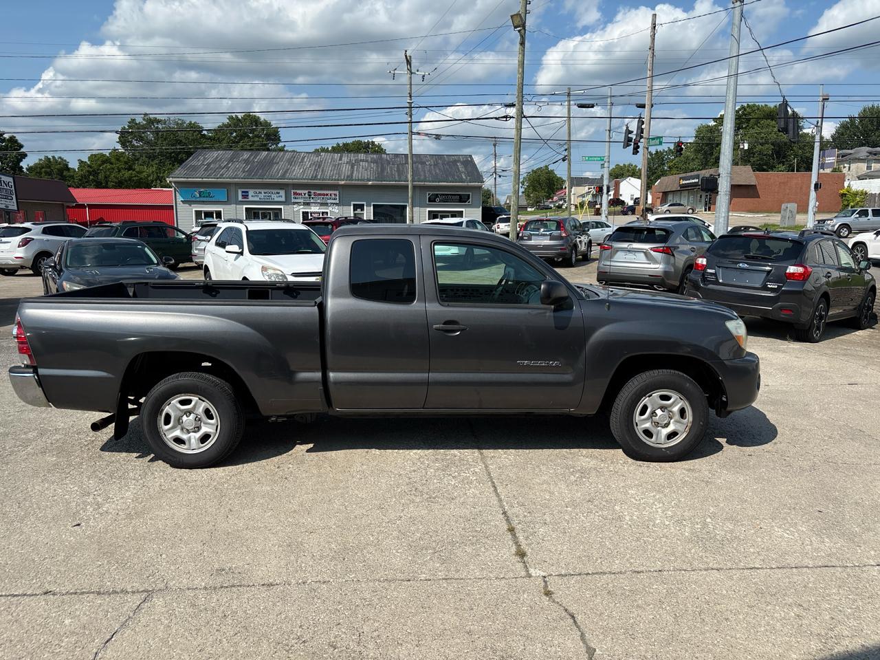 Toyota Tacoma 2WD Access I4 MT (Natl) 2010