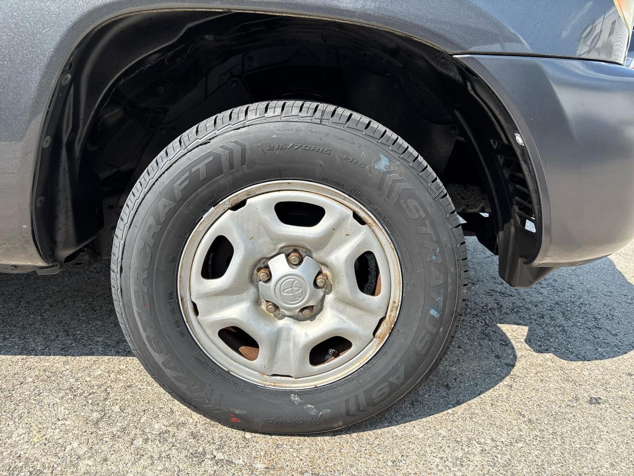 Toyota Tacoma 2WD Access I4 MT (Natl) 2010
